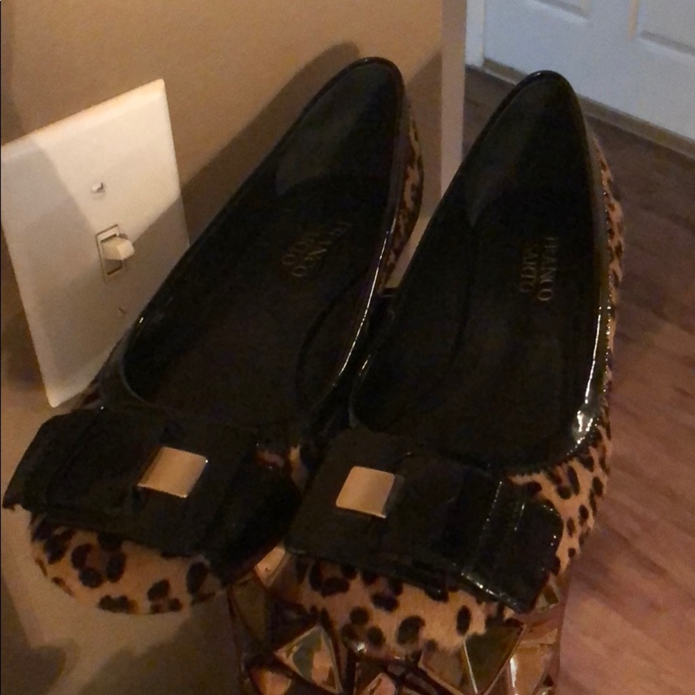 Leopard flats great condition